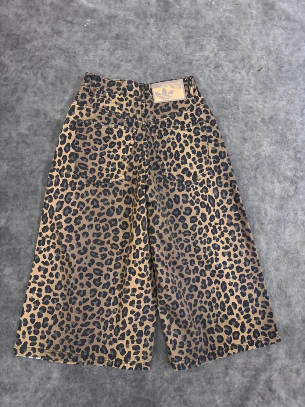 Women ADIDAS Leopard denim Bermuda shorts trendy jorts bronze classic stripes 24 - Picture 3 of 9